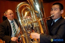 시각장애 학생들을 위한 하모닉 브라스 마스터 클래스