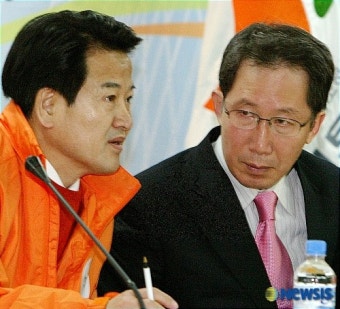 이야기 나누는 정동영 후보와 김근태 선대위원장
