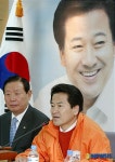 선대위 현안 이야기하는 정동영 후보