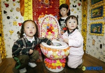 엄마, 화장실에 사탕이 있어요