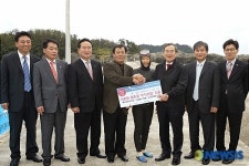 JDC, 서귀동 어촌계에 투석사업비 전달