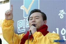 문산읍 버스터미널에서 유세펼치는 이인제후보