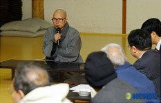 백담사 설명하는 삼조스님