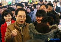 새벽 노량진 수산시장 방문한 권영길 대선후보