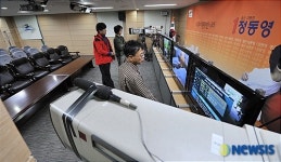 투, 개표상황실 점검중