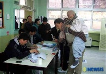 충북도내 최고령 할아버지 투표 참가