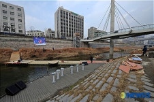 개막 준비 중인 청계천 청혼의 벽