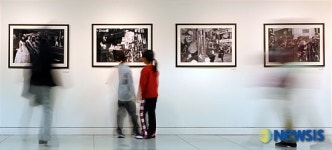 대도시의 일상을 그린 제이 안(J.Ahn) 사진전