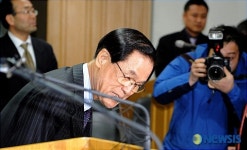사의 표하는 정강정 평가원장
