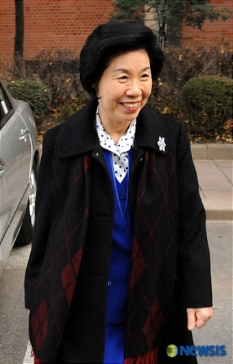 숙명여대로 향하는 이경숙 총장