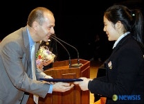 국립국악중고교에 장학금 전달