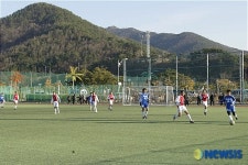 지난해 열렸던 남해군수배 축구대회 경기 모습