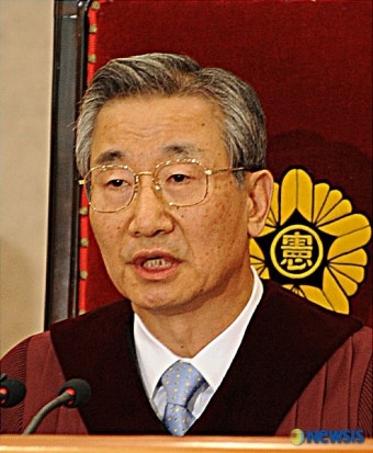 헌법재판소, '이명박특검법' 예정대로 수사 결정