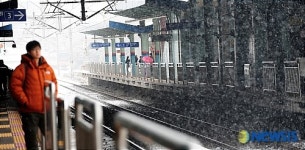 끊임없이 내리는 눈