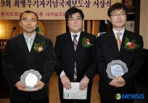 관훈언론상과 최병우기자 기념 국제보도상 수상자들