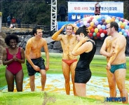 제주서 감귤즙 마사지