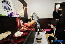 故 이영권씨 빈소 찾은 민주노동당 심상정 의원