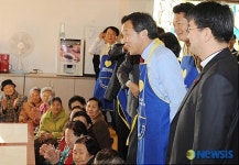 어르신들 제가 누군지 아세요?