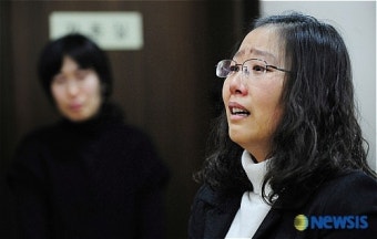 슬픔에 눈물 흘리는 故 지창환씨의 유족