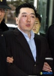 특검사무소로 들어오는 김경준