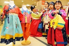 롯데마트, 설맞이 한복 특집전 진행