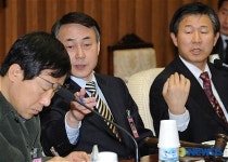 이야기 나누는 박병섭 국회의원선거구획정위원장