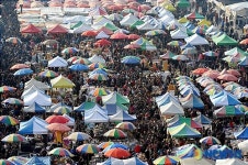 설 앞두고 분위기 최고조 이른 성남 모란장