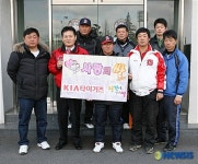 KIA, 광주지역 초교 야구부에 사랑의 쌀 전달