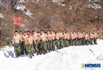 동계훈련 펼치는 해병대 1사단 수색대대 장병들