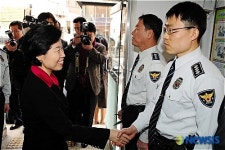 삼청동파출소 격려방문한 이경숙 인수위원장