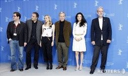 심사위원 2인 불참, 베를린영화제 파행