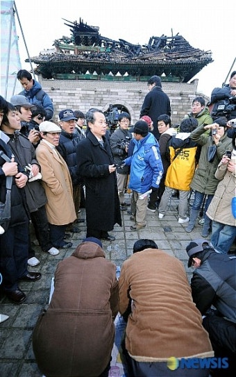추모제 올리는 시민들