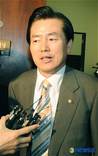 여.야 원내대표회동 이야기하는 김효석 원내대표