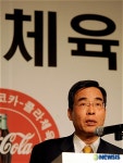 제13회 코카콜라 체육대상 환영사 하는 하 원 사장