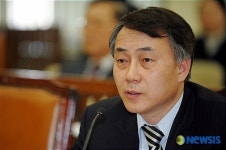 선거구 획정안 말하는 박병섭 위원장