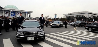 <이명박대통령>국회 나서는 이명박 대통령
