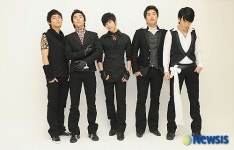 3집 앨범 자켓 촬영하는 그룹 파란