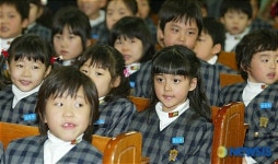똘망똘망 한 눈빛의 1학년 어린이들