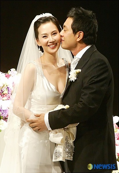 김남주, 자녀 라희 양이 입은 웨딩드레스 공개! 라희의 청순한 매력에 화제