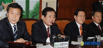 단수 지역 공천 이야기하는 박상천대표