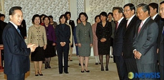 이명박 대통령, 장관 및 차관급 정무직 임명장 수여