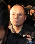 시신 확인 차 방문한 마포경찰서 관계자
