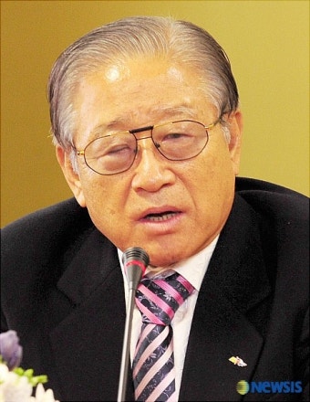 인사말하는 이대순 태권도진흥재단 이사장
