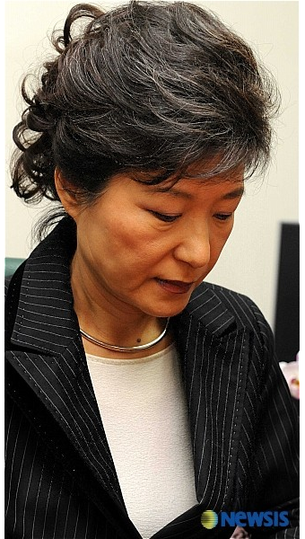 고개숙인 박근혜 전 대표