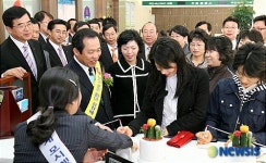 일일명예지점장 활동하는 전주언 구청장