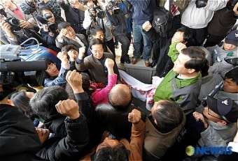 '공천심사 결과를 공개하라'