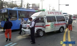 병원구급차와 버스, 교통사고 발생
