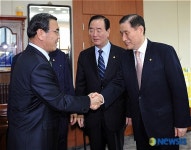 국방장관, 향군회관 찾아 국가안보 의견 교환