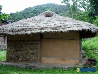 중요민속자료로 지정 예고된 초가까치구멍집