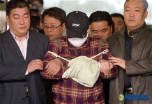 영장실질심사 받기위해 나서는 살해 용의자